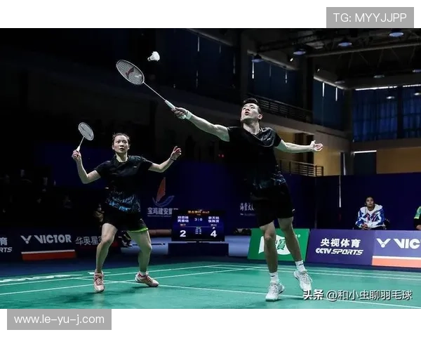 双打羽毛球战术解析:提升配合与攻守平衡的关键技巧 双打羽毛球战术解析:提升配合与攻守平衡的关键技巧