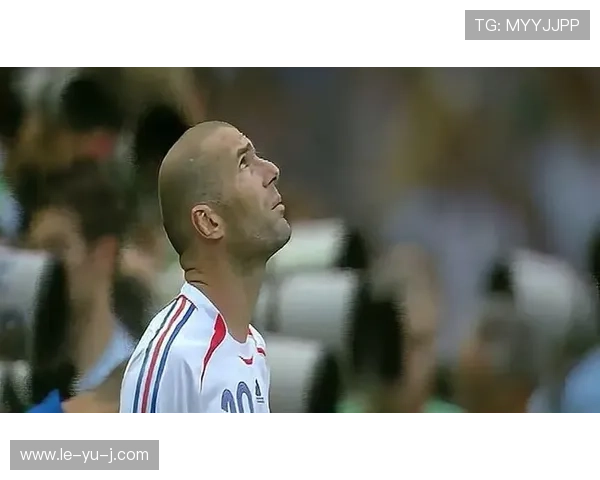 齐达内经典瞬间再现:传奇中场的优雅时刻震撼足坛 齐达内经典瞬间再现:传奇中场的优雅时刻震撼足坛